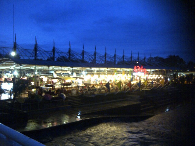 Ah Poong, Wisata Kuliner dengan Pasar Terapung di Tengah Kota Mandiri Ah Poong, Wisata Kuliner dengan Pasar Terapung di Tengah Kota Mandiri