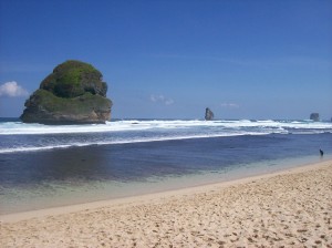 Pantai Goa Cina : Keindahan Alam yang Mulai Tersentuh Pantai Goa Cina : Keindahan Alam yang Mulai Tersentuh