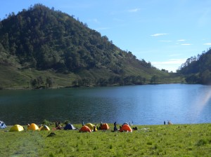 Pendakian Masal ke Semeru Sampai 2000 Orang? Pendakian Masal ke Semeru Sampai 2000 Orang?