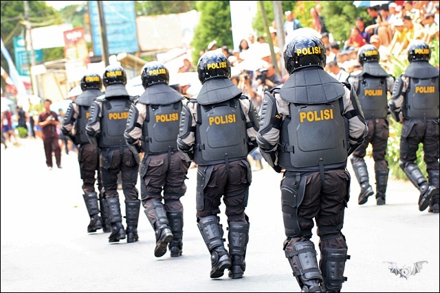 Pak Polisi Ikut Juga Pawai Pembangunan Pak Polisi Ikut Juga Pawai Pembangunan