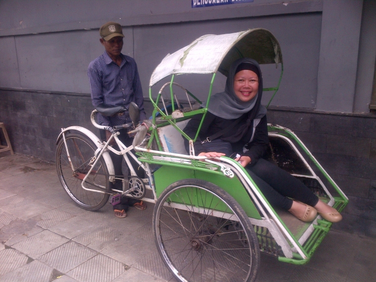 Kebon Binatang Surabaya, Pasar Wonokromo dan Suramadu Dalam Sehari Kebon Binatang Surabaya, Pasar Wonokromo dan Suramadu Dalam Sehari