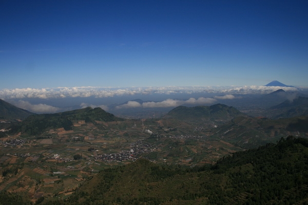 Di Balik Keindahan Alam dan Budaya Dieng Di Balik Keindahan Alam dan Budaya Dieng