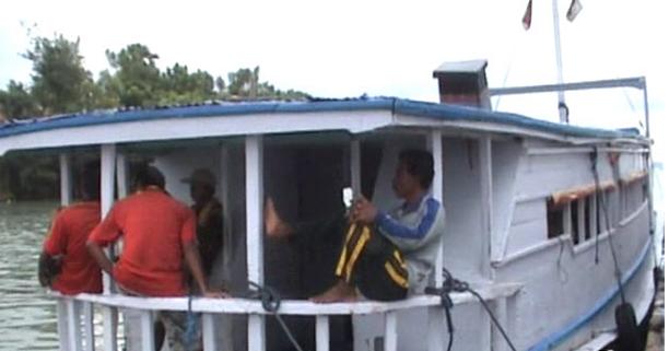 Semalam di Pulau Sapudi Semalam di Pulau Sapudi