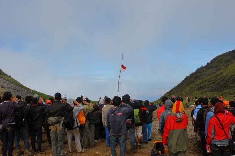 Sumpah Pemuda di Puncak Sinabung Sumpah Pemuda di Puncak Sinabung