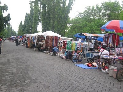 Aktivitas Ruang Publik Sunmor (Sunday Morning) di UGM Aktivitas Ruang Publik Sunmor (Sunday Morning) di UGM