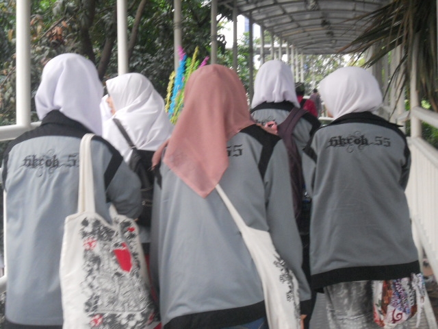Gelombang Aksi Damai Anak Rohis Memadati Bundaran HI Gelombang Aksi Damai Anak Rohis Memadati Bundaran HI