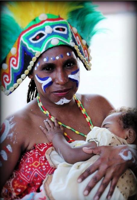Di Papua Masih ada Ibu Melahirkan di Pinggir Sungai Di Papua Masih ada Ibu Melahirkan di Pinggir Sungai