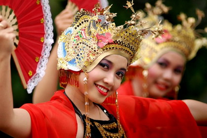 Potret Wanita-wanita dari Berbagai Suku Indonesia, Berbeda tapi Tetap Menawan 556191ab0423bd967d8b4567