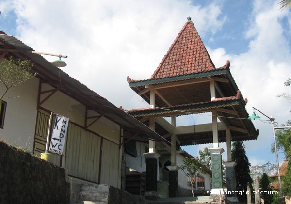 Makam Kyai Raden Santri Gunung Pring Makam Kyai Raden Santri Gunung Pring