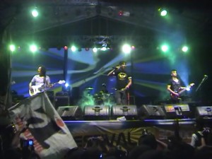 Konser Band Ungu di Bondowoso Ricuh Konser Band Ungu di Bondowoso Ricuh