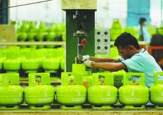 Konversi Minyak Tanah ke LPG 3 Kg : Sudah Berhasilkah? Konversi Minyak Tanah ke LPG 3 Kg : Sudah Berhasilkah?