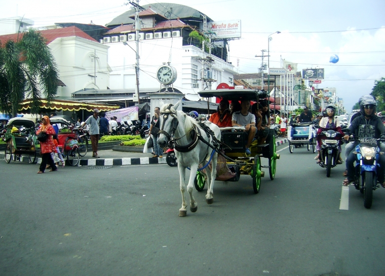Menikmati Malam Tahun Baru di Malioboro Menikmati Malam Tahun Baru di Malioboro