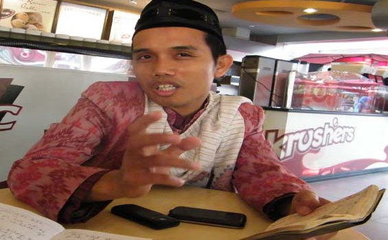 Hitam Putih (Trans7), Tontonan Wajib Ustad Maulana..??? Hitam Putih (Trans7), Tontonan Wajib Ustad Maulana..???