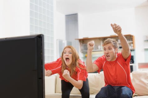 Tips Menemani Pacar Nonton Bola Tips Menemani Pacar Nonton Bola