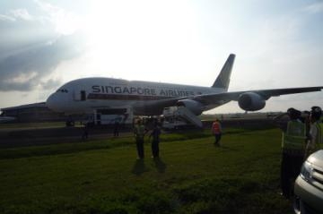 Ada Penumpang Sakit, Pesawat A380 Mendarat Darurat di Jakarta Ada Penumpang Sakit, Pesawat A380 Mendarat Darurat di Jakarta