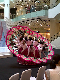 Mengenal Buchaechum (Tari Kipas Korea) Mengenal Buchaechum (Tari Kipas Korea)