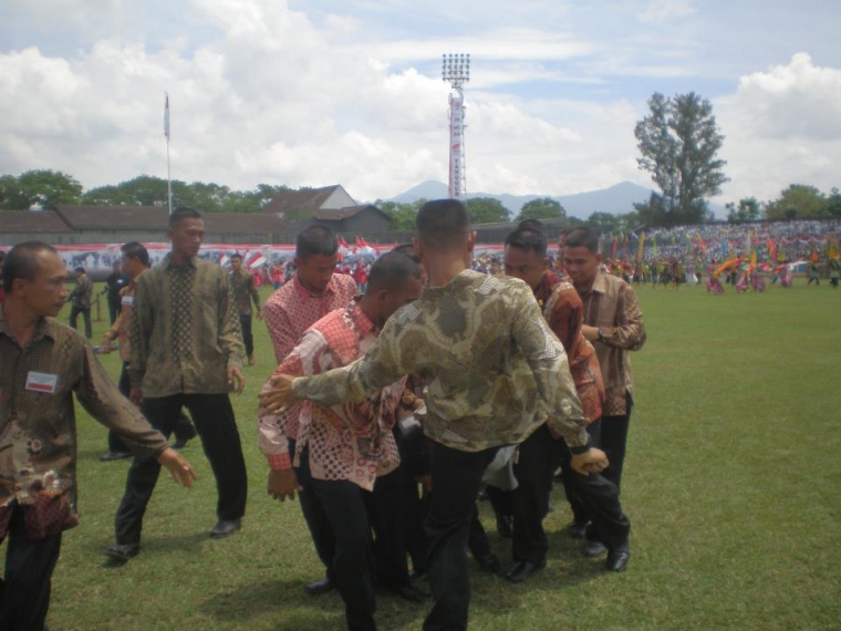 Pekerjaan Paling Hina dan Menjijikan adalah Wartawan Gadungan Pekerjaan Paling Hina dan Menjijikan adalah Wartawan Gadungan