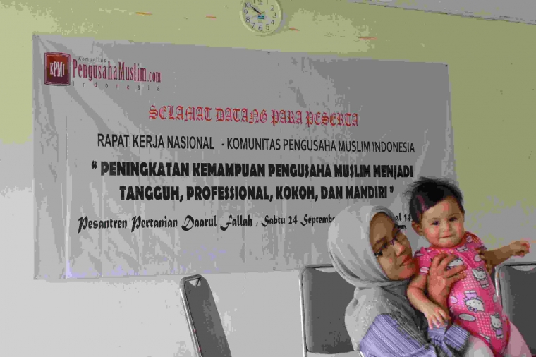 Mohon Dukung Kami, Bapak-bapak..... Mohon Dukung Kami, Bapak-bapak.....