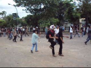 Demo di Makassar, Warga Vs Mahasiswa; Lagu Lama Demo di Makassar, Warga Vs Mahasiswa; Lagu Lama