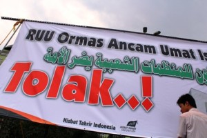 RUU Ormas Dibalut Kepentingan Asing RUU Ormas Dibalut Kepentingan Asing