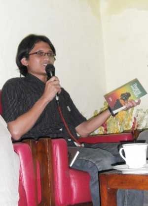 Sastrawan Seberang, tentang Sastra di Kalangan BMI-HK Sastrawan Seberang, tentang Sastra di Kalangan BMI-HK
