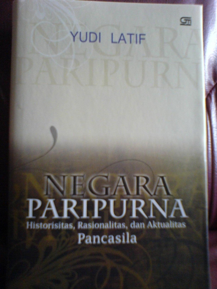 Yudi Latif dengan Negara Paripurna Yudi Latif dengan Negara Paripurna