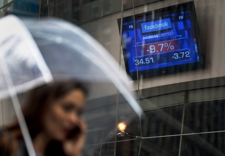 Mengapa Saham Facebook Jatuh? Mengapa Saham Facebook Jatuh?
