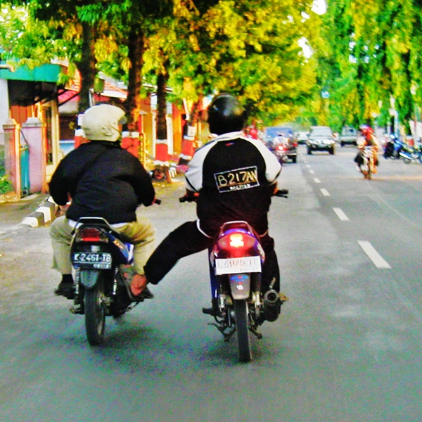 Yang Gratis Yang Wajib Kritis Yang Gratis Yang Wajib Kritis