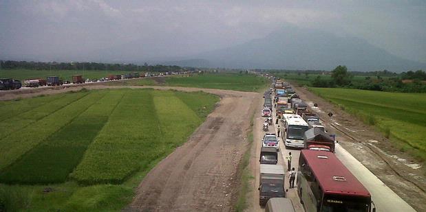Lumpur Lapindo di Balik Pasal 7 Ayat 6a UU APBN-P 2012 Lumpur Lapindo di Balik Pasal 7 Ayat 6a UU APBN-P 2012