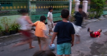 Kasihannya Anak-Anak Itu (Tak Ada Tempat Bermain) Kasihannya Anak-Anak Itu (Tak Ada Tempat Bermain)