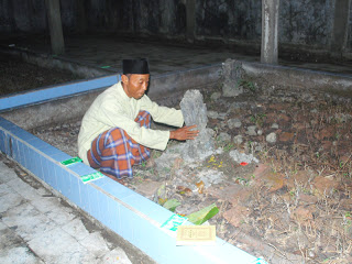 Mengungkap Kekeramatan Makam Maulana Kedungmalang Jepara Mengungkap Kekeramatan Makam Maulana Kedungmalang Jepara