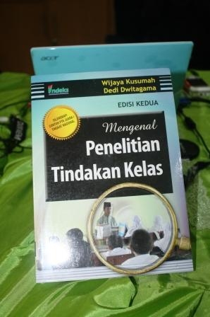 Catatan Harian Seorang Guru: Menulislah di Saat Bangun Tidur Catatan Harian Seorang Guru: Menulislah di Saat Bangun Tidur