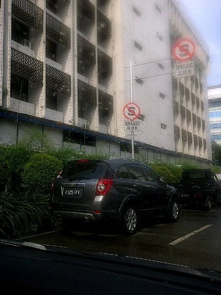 Berita Kecelakaan Lalu Lintas di Jakarta dan KL Berita Kecelakaan Lalu Lintas di Jakarta dan KL