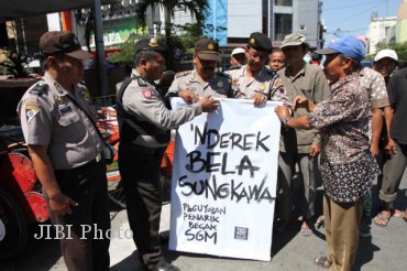 Tukang Becak di Solo lebih Elegant dan Bermartabat Daripada Gubernur Jakarta Tukang Becak di Solo lebih Elegant dan Bermartabat Daripada Gubernur Jakarta