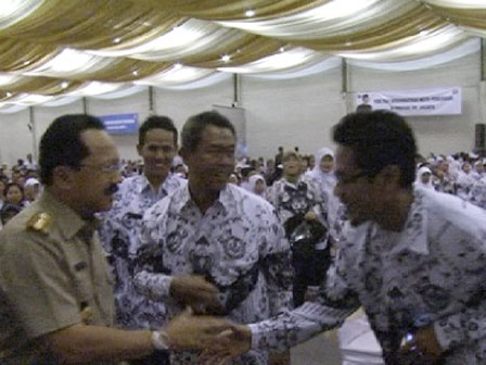 Asyiik!! Guru Honorer Mendapat Tunjangan Kesejahteraan Asyiik!! Guru Honorer Mendapat Tunjangan Kesejahteraan