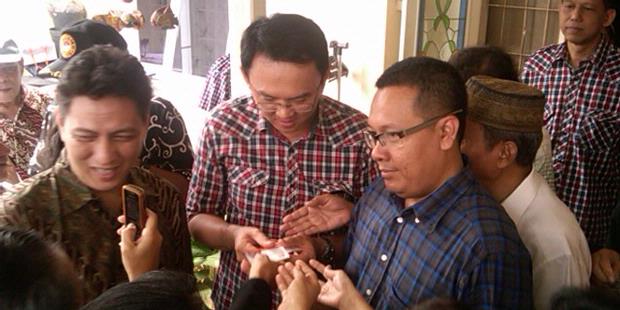 Tionghoa Berpolitik? Gila atau Urat Baja? Tionghoa Berpolitik? Gila atau Urat Baja?