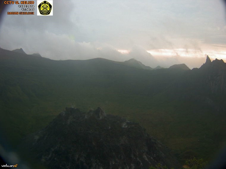 Foto-foto Letusan Gunung Kelud Foto-foto Letusan Gunung Kelud