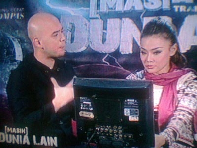 Masih) Dunia Lain Makin Ngawur - KOMPASIANA.com Masih) Dunia Lain Makin Ngawur - KOMPASIANA.com