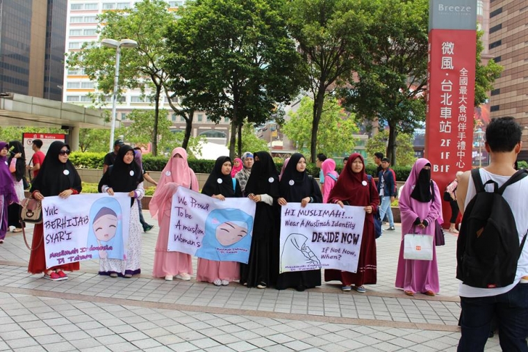 Demonstrasi Mengajak Berhijab Syar I Kompasiana Com