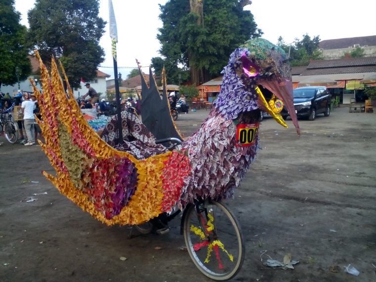 Lomba Sepeda Hias Rebutkan Raja Kaya oleh Alfi Nur aini 