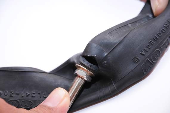 Tips untuk Mengatasi Ban  Dalam Sepeda Motor  yang Bocor   Tips untuk Mengatasi Ban  Dalam Sepeda Motor  yang Bocor