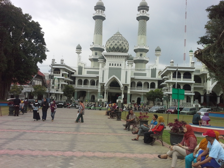 Ruang Publik Ramah Sosial di Taman Kota Malang Halaman 1 Ruang Publik Ramah Sosial di Taman Kota Malang Halaman 1