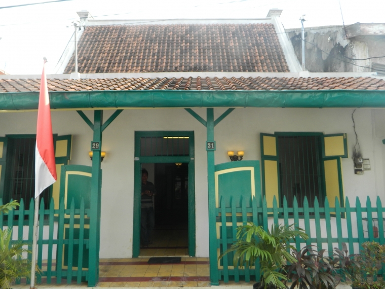 Gemuruh Sejarah di Bekas Rumah H O S Cokroaminoto oleh Gemuruh Sejarah di Bekas Rumah H O S Cokroaminoto oleh