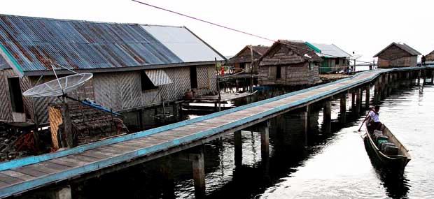 Potret dan Problematika Kehidupan di Pesisir Desa Bajo Potret dan Problematika Kehidupan di Pesisir Desa Bajo