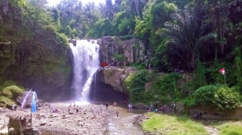Hasil carian imej untuk air terjun tegenungan bali