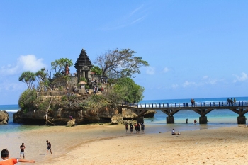 Berkunjung Ke Objek Wisata Pantai Balekambang Malang Berkunjung Ke Objek Wisata Pantai Balekambang Malang