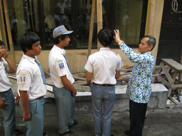 Jangan Remehkan Aturan Rambut  Siswa oleh Fadhli Lukman 