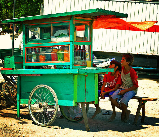 Menatap Es Pelangi Hati Berbunga Mimpi oleh Wahyu Sapta Menatap Es Pelangi Hati Berbunga Mimpi oleh Wahyu Sapta