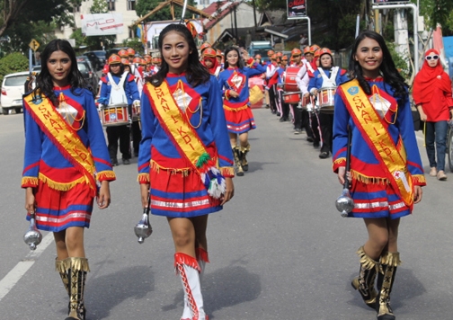 Aksi Marching Band SMA 1 Kendari hibur peserta Pawai Aksi Marching Band SMA 1 Kendari hibur peserta Pawai