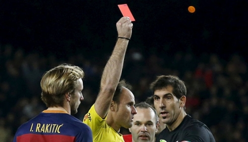 Pemain Yang Mendapatkan Hukuman Dari Wasit Disebut Hukuman Penalti dan Kartu Merah (Ingin) Dihapuskan? Halaman 1 - Kompasiana.com